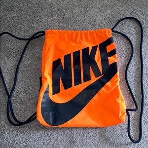 Nike drawstring bag with extra zipper pocket ⚡️